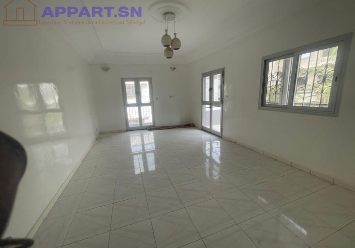 Appartement de deux chambres salon au 2ème etage à louer à la cité mbkiou Faye Mamelles Sénégal