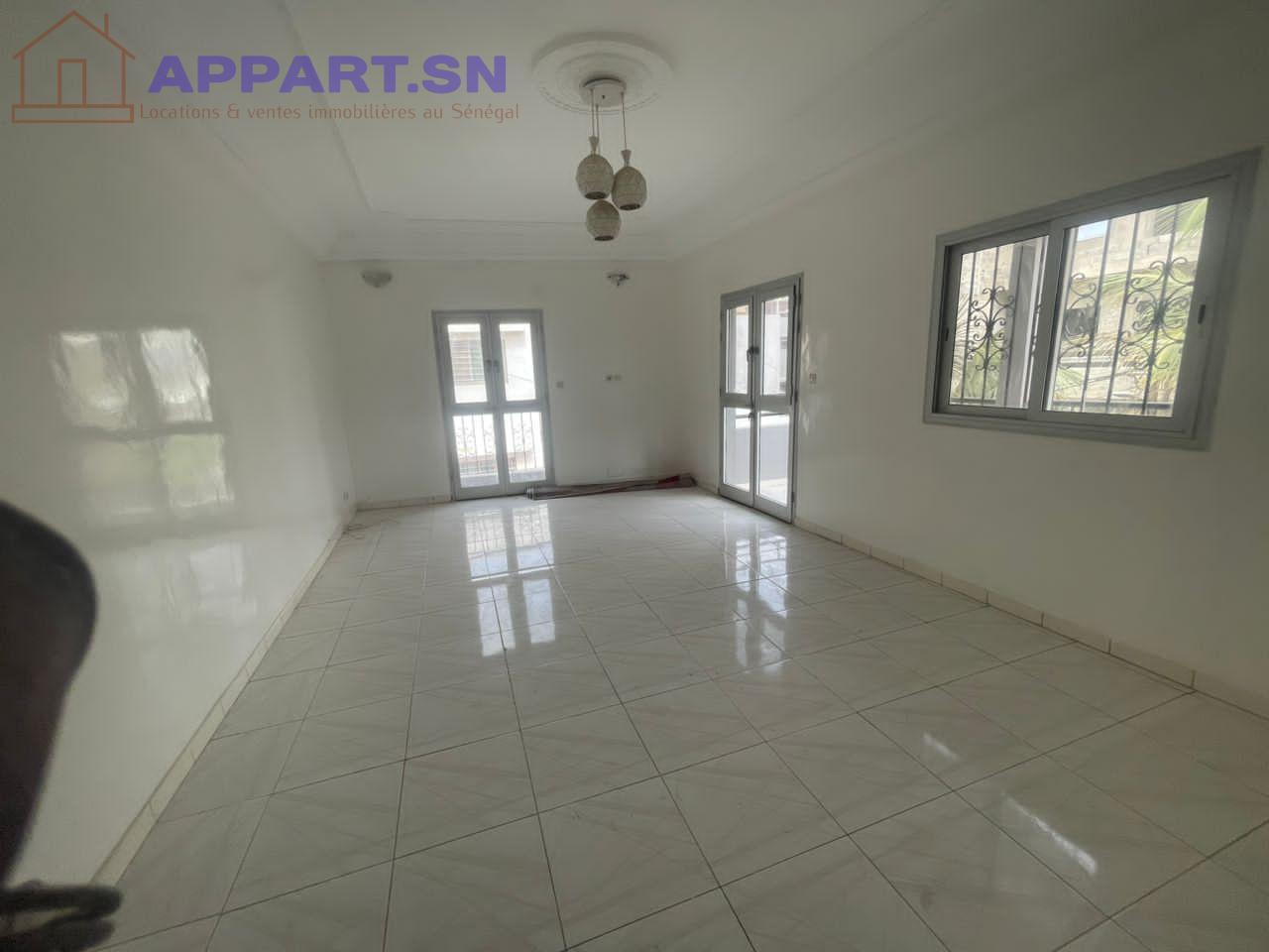 Appartement de deux chambres salon au 2ème etage à louer à la cité mbkiou Faye Cité Mbackiou Faye • Dakar Sénégal