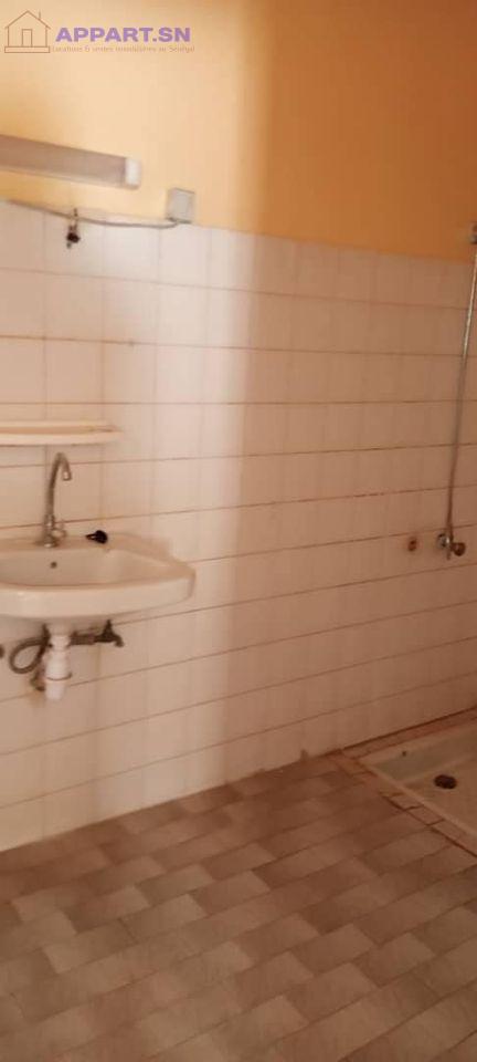 Villa R+1 à louer à Derklé Dakar Senegal