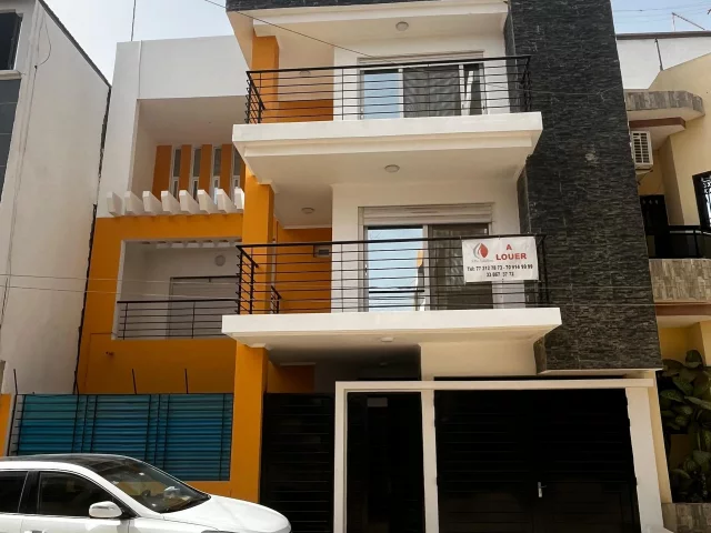 Villa R+2, cité Terme NORD Aéroport  Dakar Sénégal