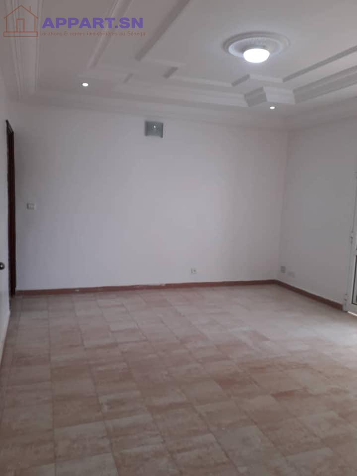 Villa R+1 à louer à Nord Foire Dakar, Nord-Foire Senegal