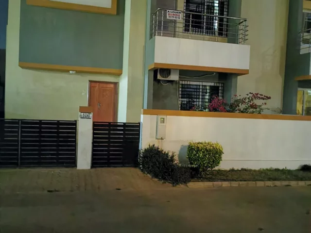 Villa téranga meublée à louer à Diamniadio Lac Rose • Rufisque Sénégal