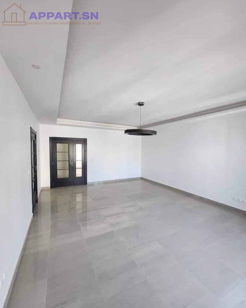 Appartement F4 à louer à Cité Mbackiyou Faye