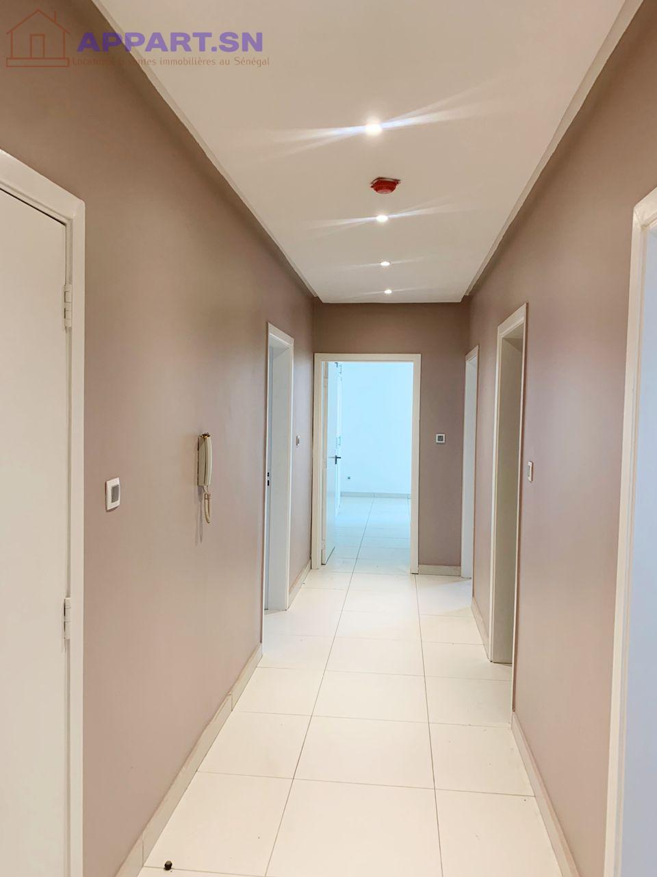 Appartement lumineux 3chambres salon à louer à Mermoz