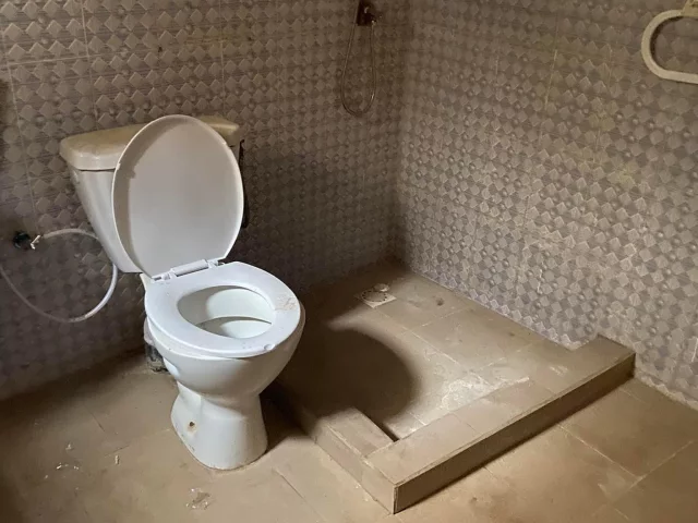 Chambre avec sal bain accès cuisine cité fadia Dakar Sénégal