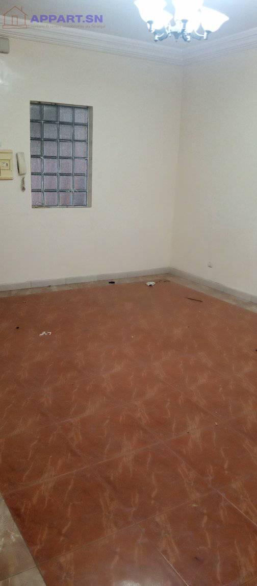Appartement F4 derrière Rond Point JVC