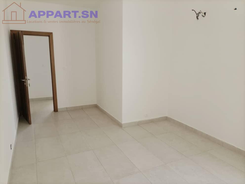 Appartement F4 neuf à louer aux Almadies (recagement)