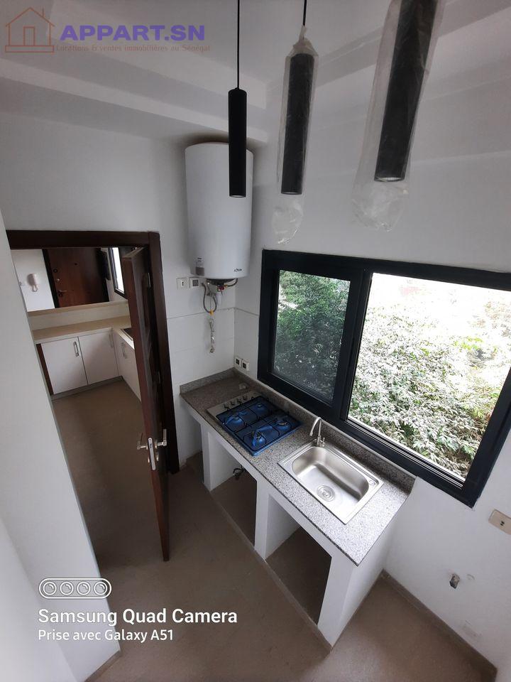 Appartement F4 à louer au Point E