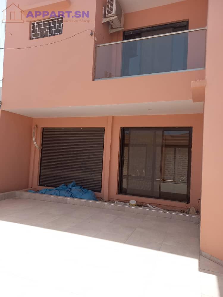 Villa R+1 à louer cité Cheikh Amar