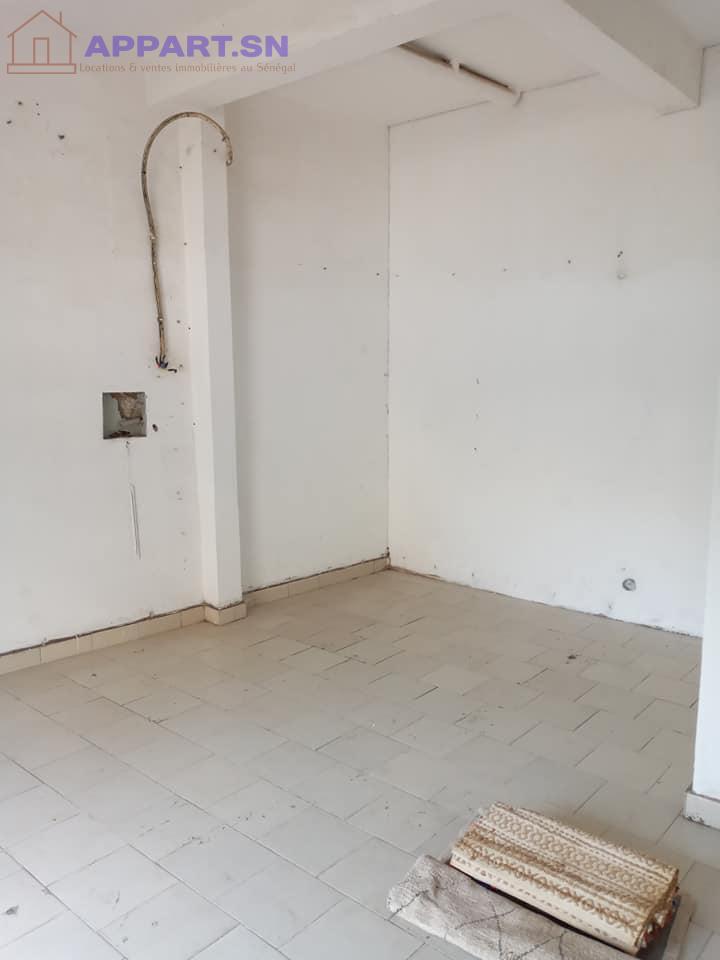 Magasin à louer à Médina