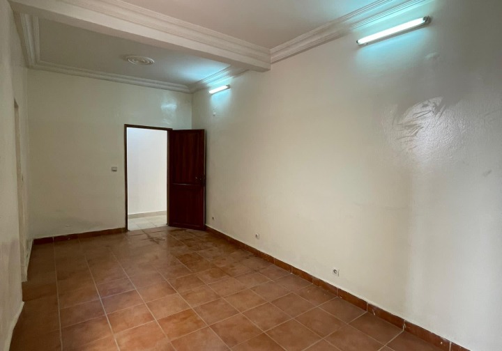 MAGASIN À LOUER SICAP FOIRE  Scat-Urbam Sénégal