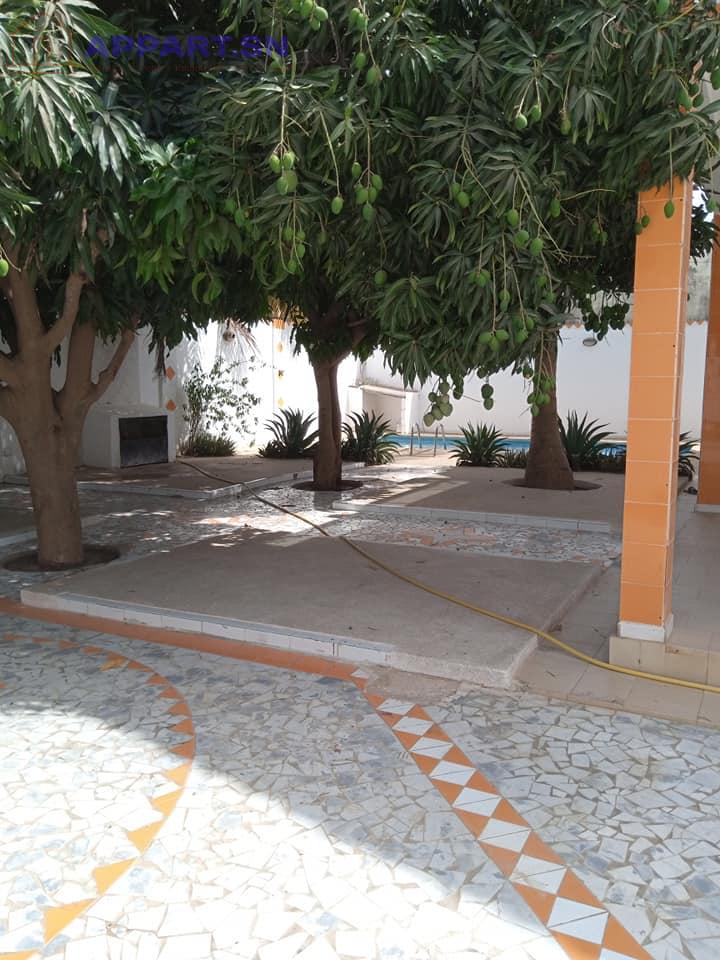 villa avec piscine garage à Saly