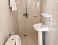Mini studio meublé avec balcon à Ngor – Derrière le Stade Dakar, Ngor Senegal