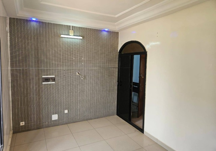 Studio F2 calme et accessible à Cambérène (Eau gratuite !) Dakar Senegal