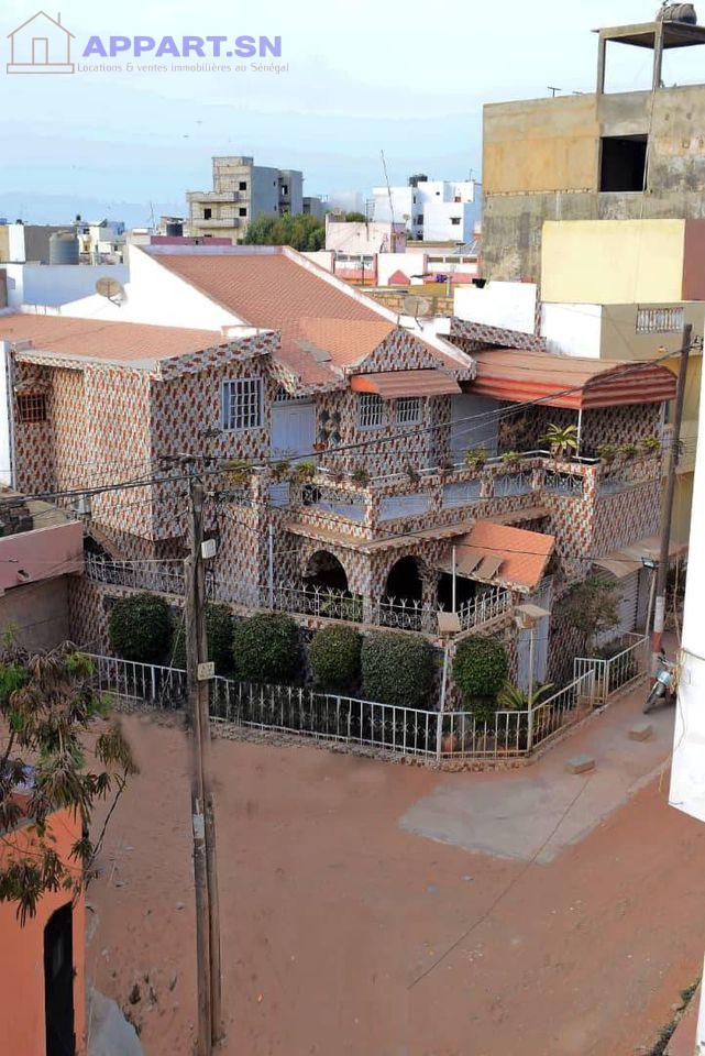 Villa R+ 3 à vendre à ouest foire Appart SN